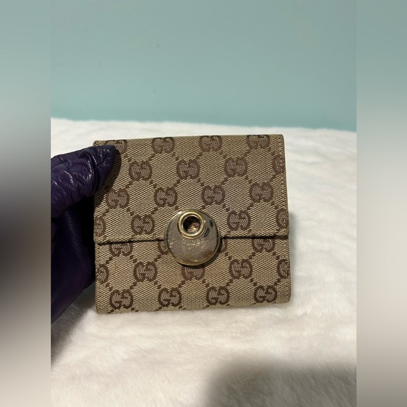 GUCCI Compact Wallet in beige canvas and cream leather. Authentic & pre-owned. - Picture 2 of 11